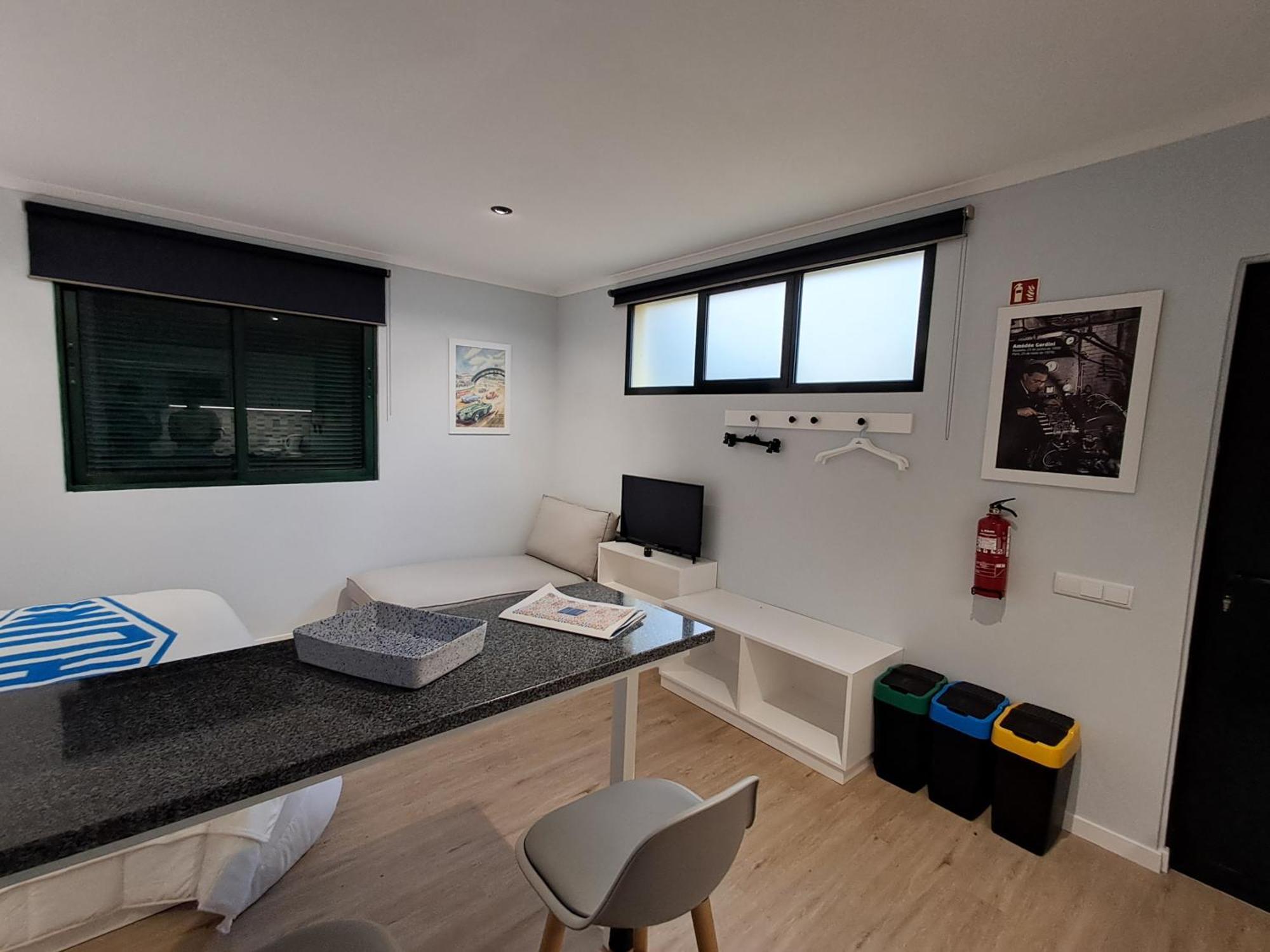 Apartment Classic Car House *