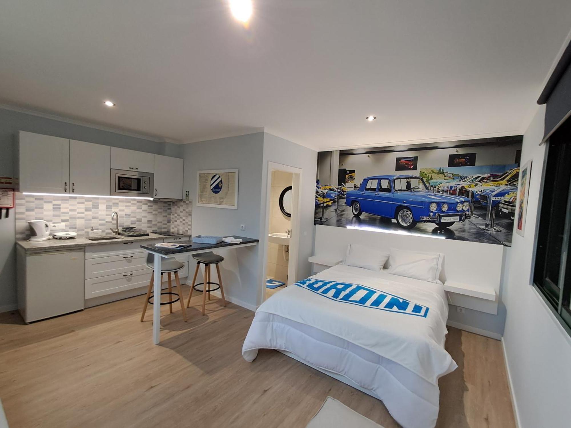 Classic Car House Apartment *