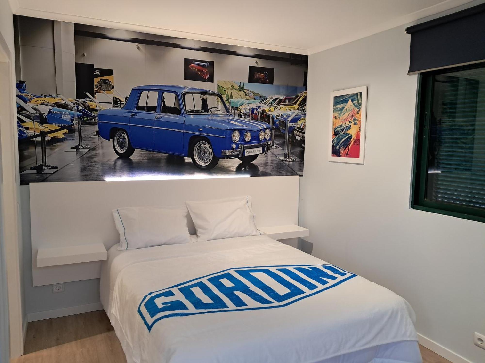 Apartment Classic Car House